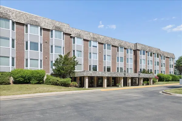 400 Ascot Drive #3E, Park Ridge, IL 60068