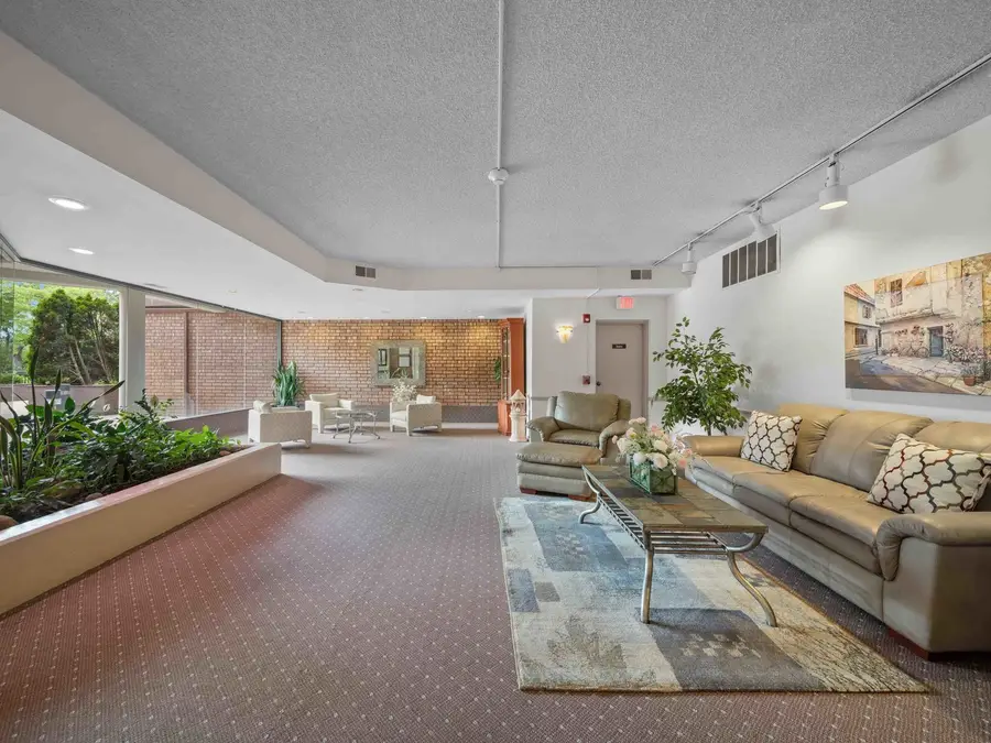 702 N Waukegan Road #206A, Glenview, IL 60025 - #2