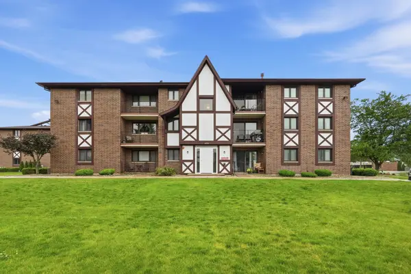 10521 S Roberts Road #3A, Palos Hills, IL 60465
