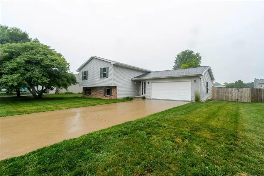 712 Platt Way, Hudson, IL 61748 - #2