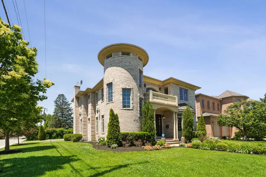 7000 N Kilpatrick Avenue, Lincolnwood, IL 60712 - #3