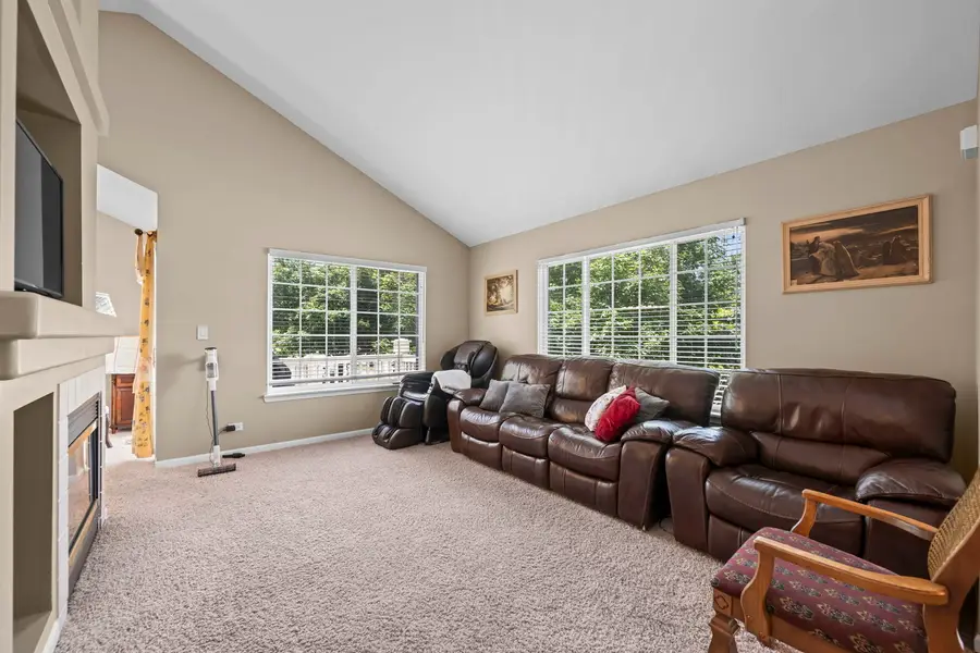 557 Cary Woods Circle, Cary, IL 60013 - #2