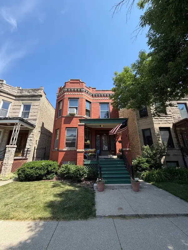 4136 W Cornelia Avenue, Chicago, IL 60641