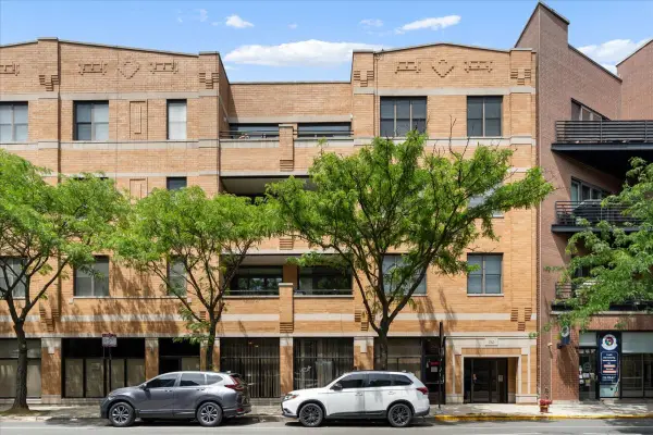 2040 W Belmont Avenue #302, Chicago, IL 60618