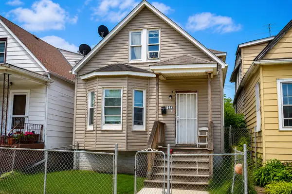 1233 W 73rd Place, Chicago, IL 60636