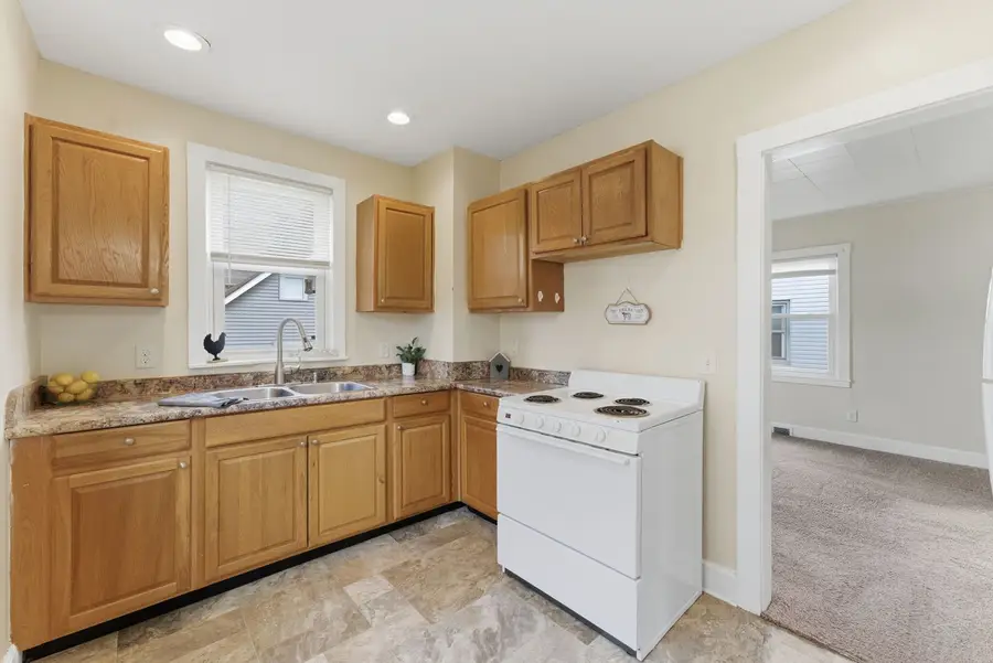 313 S Thornwood Avenue, Davenport, IA 52802 - #2