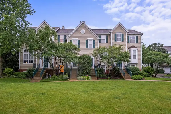 2418 Courtyard Circle #3, Aurora, IL 60506