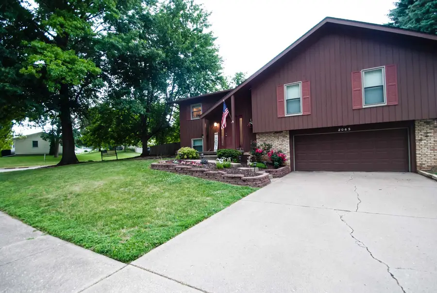2065 Hollow View Drive, Bettendorf, IA 52722 - #2