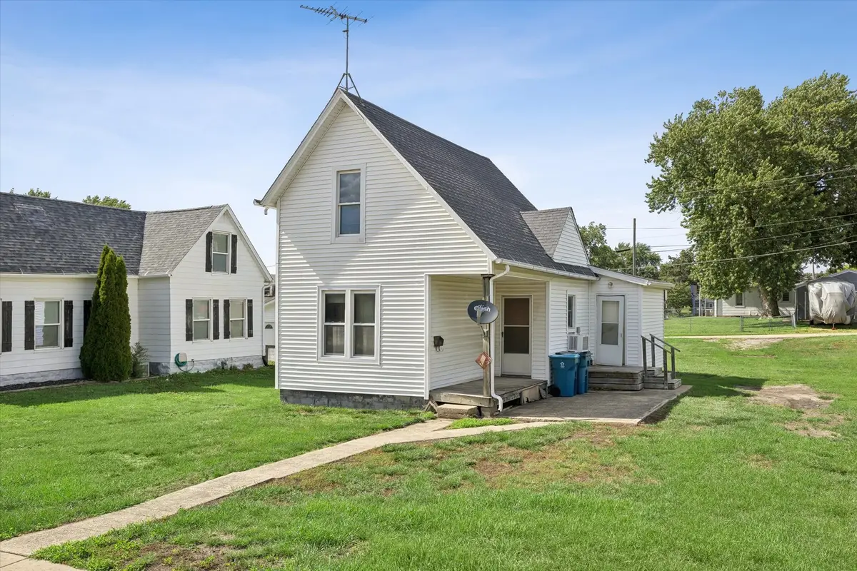 712 10th Street, De Witt, IA 52742 - #1