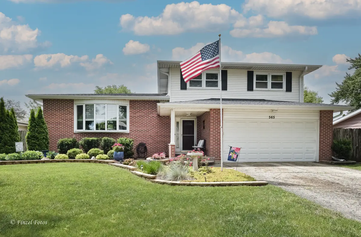 565 Concord Avenue, South Elgin, IL 60177 - #1