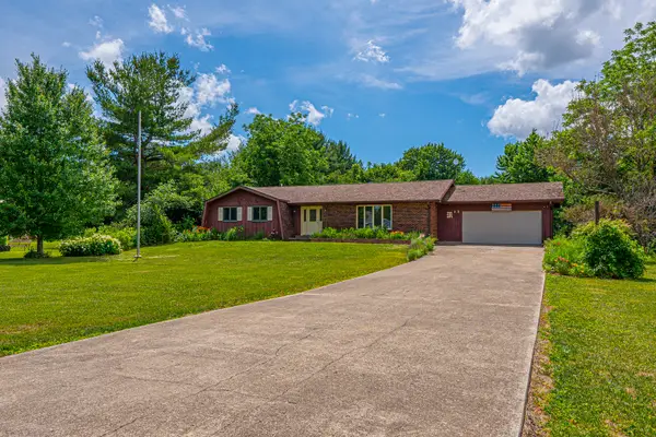 13 Grand Oaks Drive, Lincoln, IL 62656