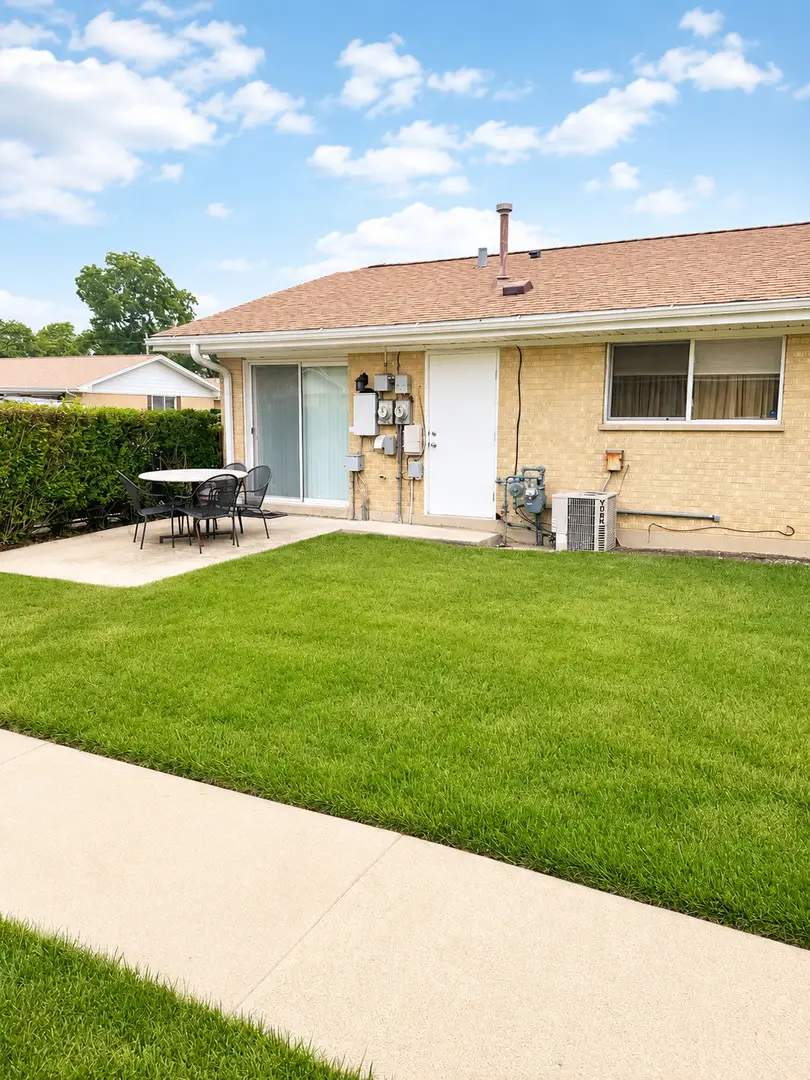 813 Valley Stream Drive #D, Wheeling, IL 60090 - #2