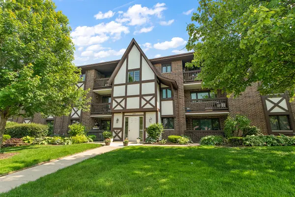 8425 W 95th Street #27, Hickory Hills, IL 60457