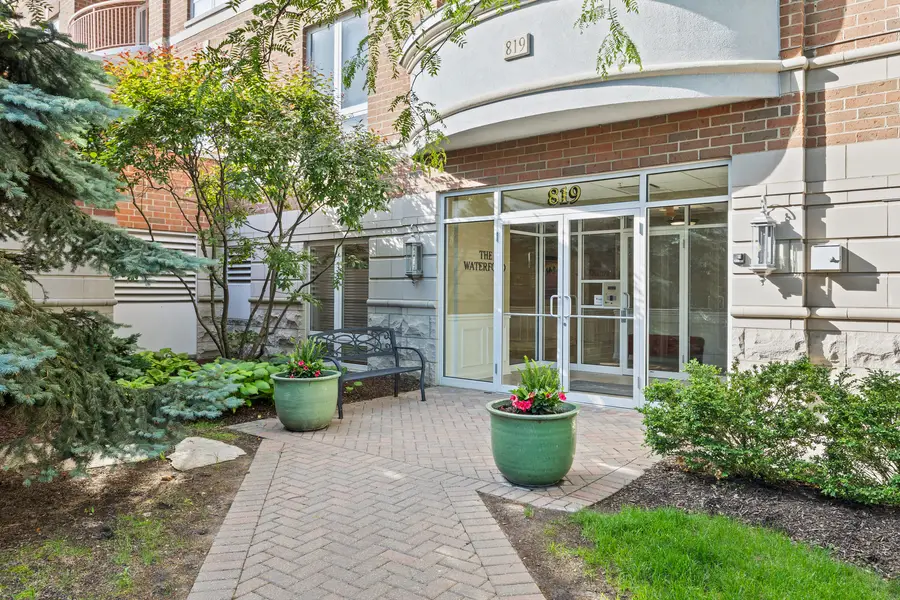 819 Graceland Avenue #204, Des Plaines, IL 60016 - #2