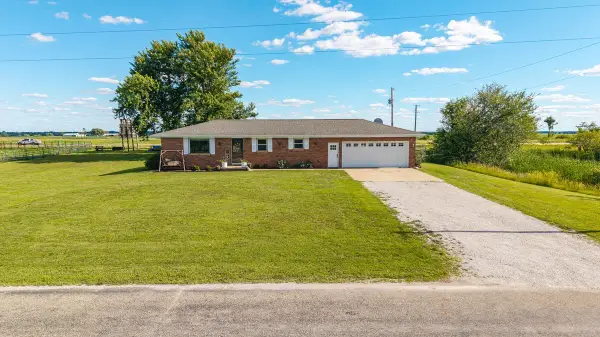 1177 County Road 250 Road N, Deer Creek, IL 61733