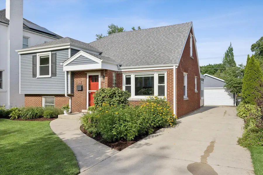 631 S Ashland Avenue, La Grange, IL 60525 - #2