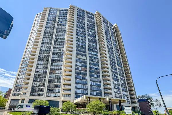 3930 N Pine Grove Avenue #1805, Chicago, IL 60613