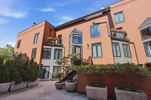 1608 N St Michaels Court, Chicago, IL 60614