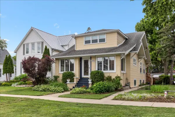 1523 Oakwood Avenue, Des Plaines, IL 60016