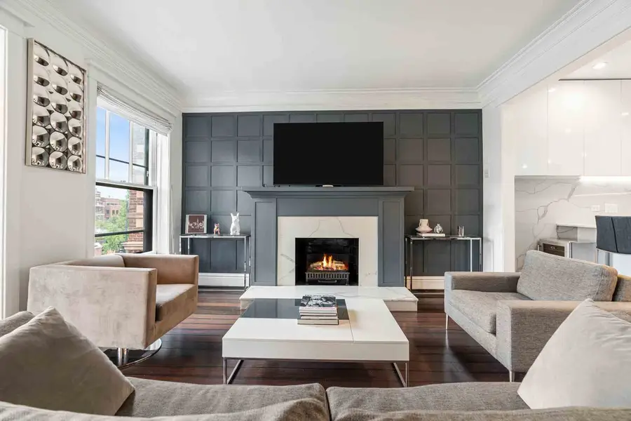 556 W Roscoe Street #3, Chicago, IL 60657 - #3