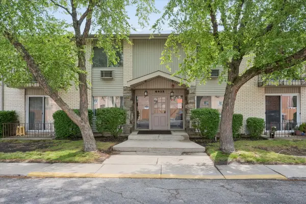 8932 Steven Drive #2C, Des Plaines, IL 60016