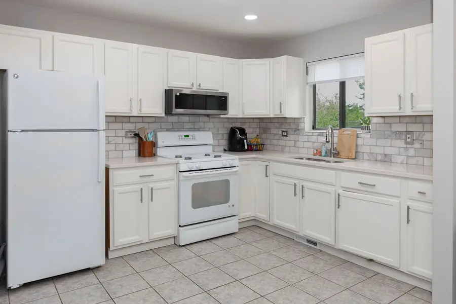 614 Kakos Court, Zion, IL 60099 - #3