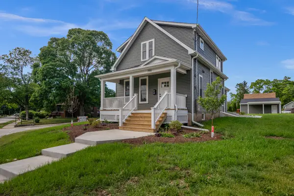 790 Wing Street, Elgin, IL 60123