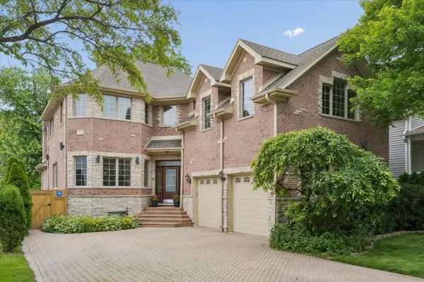 5054 W Berwyn Avenue, Chicago, IL 60630