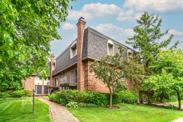 1111 S Waukegan Road #4, Lake Forest, IL 60045