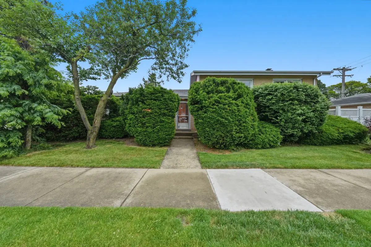 9137 Central Avenue, Morton Grove, IL 60053 - #1