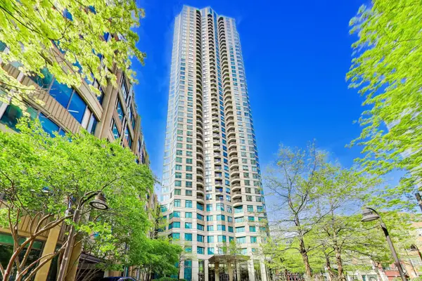 400 N La Salle Drive #1002, Chicago, IL 60654
