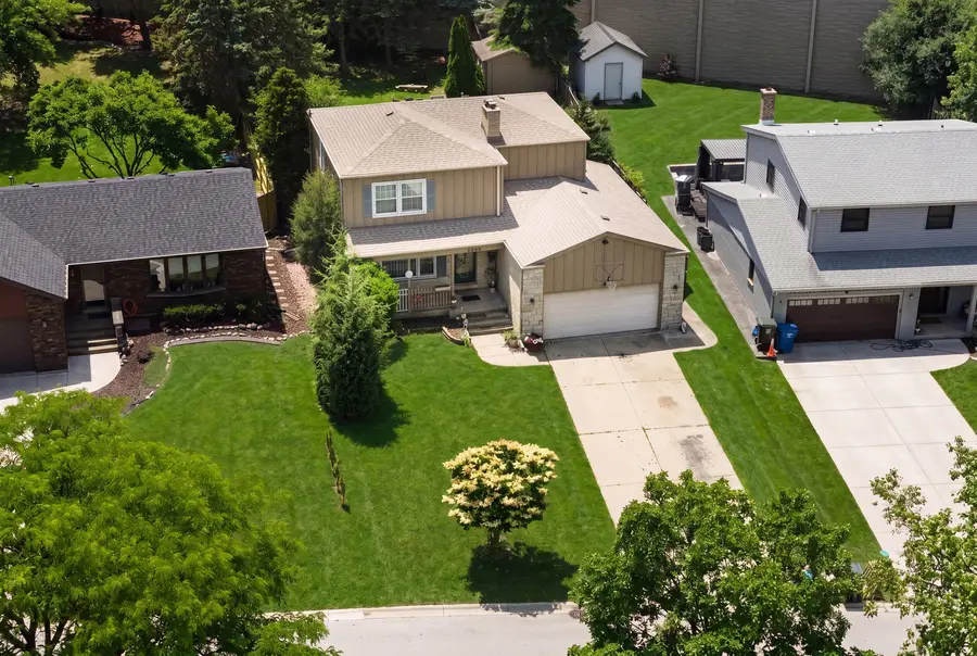 2950 Briarwood Drive W, Mount Prospect, IL 60056 - #3