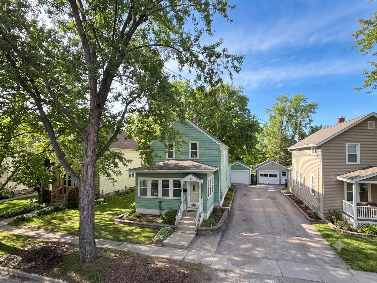 421 Center Street, Woodstock, IL 60098 - #1