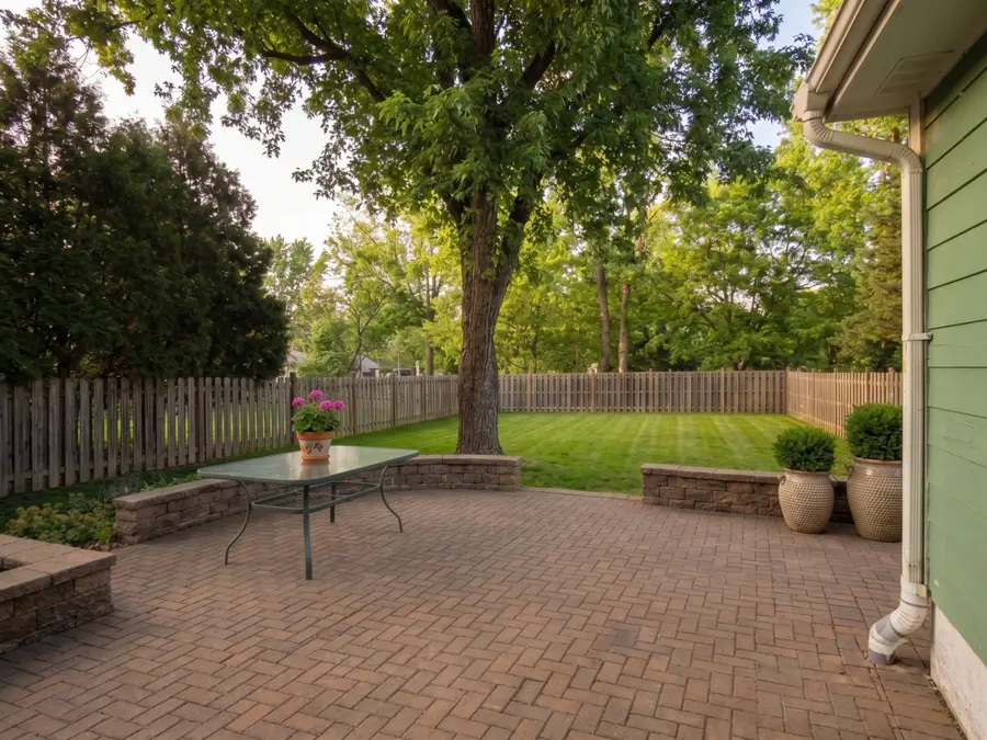 421 Center Street, Woodstock, IL 60098 - #3