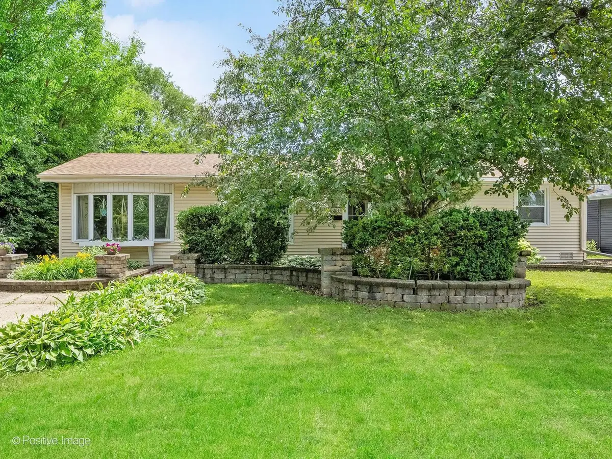 324 Shawnee Drive, Carol Stream, IL 60188 - #1