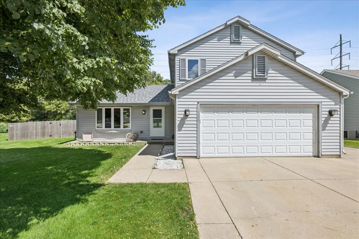 124 S Glenbrook Trail, McHenry, IL 60050 - #1
