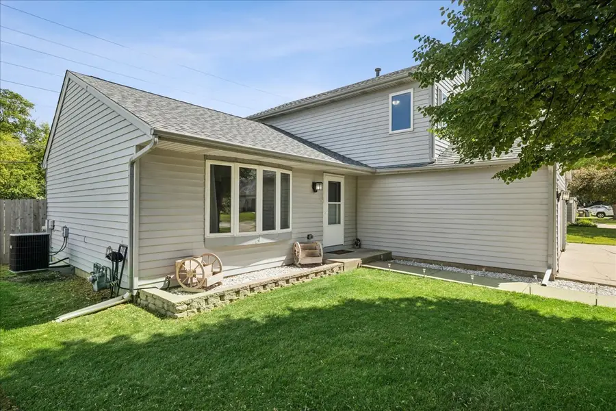 124 S Glenbrook Trail, McHenry, IL 60050 - #2