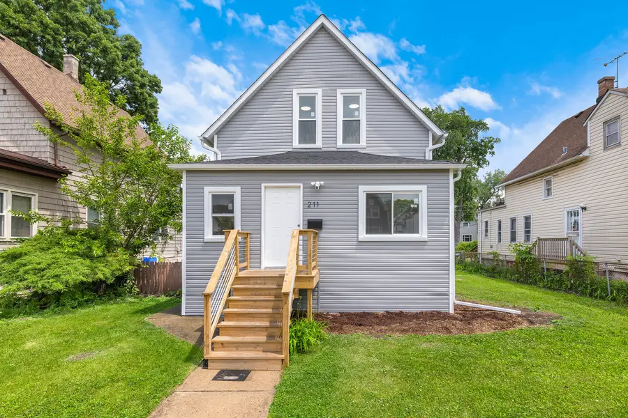 211 S 9th Avenue, Maywood, IL 60153 - #2