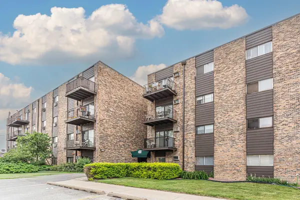 8905 Knight Avenue #208, Des Plaines, IL 60016
