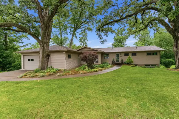 403 N 10th Street, Clinton, IA 52732