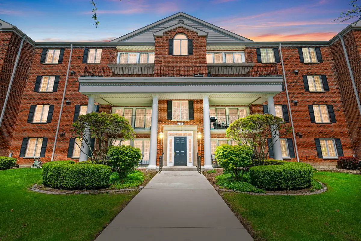 326 Park Avenue #21, Clarendon Hills, IL 60514 - #1