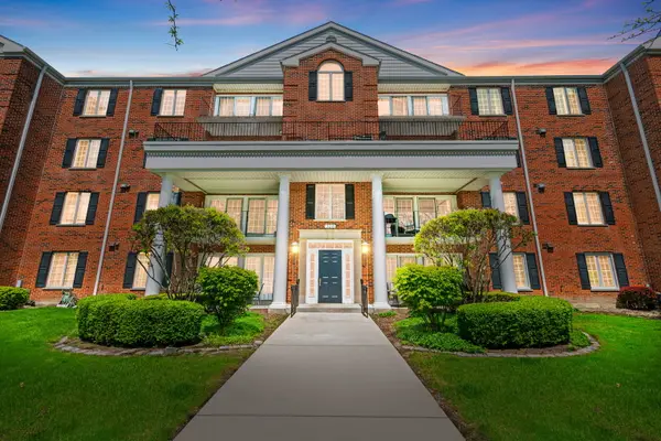 326 Park Avenue #21, Clarendon Hills, IL 60514
