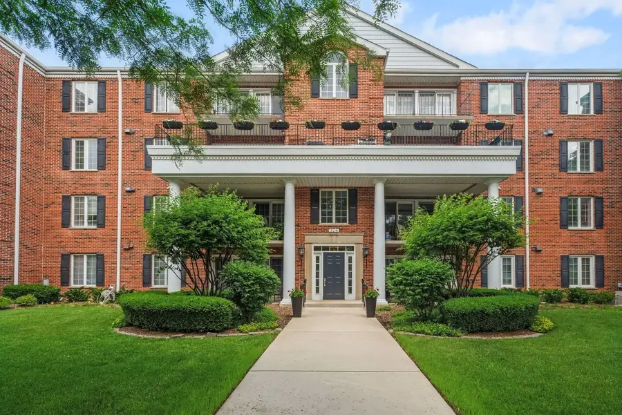 326 Park Avenue #21, Clarendon Hills, IL 60514 - #2