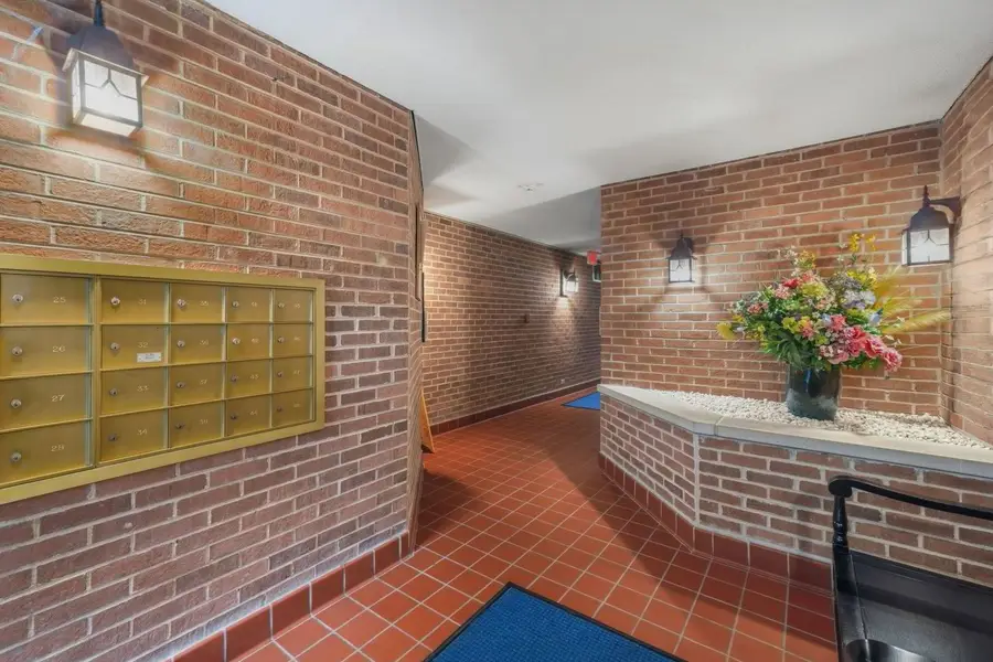326 Park Avenue #21, Clarendon Hills, IL 60514 - #3