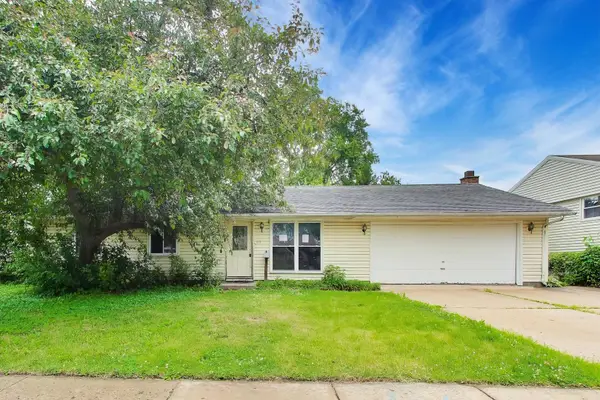 619 Parkside Circle, Streamwood, IL 60107