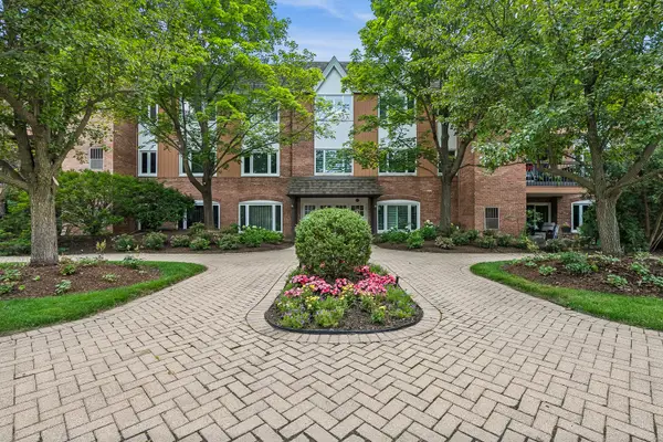 207 Rivershire Lane #207, Lincolnshire, IL 60069