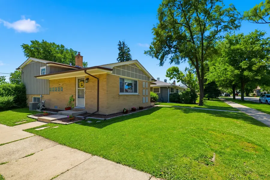 4501 Blanchan Avenue, Brookfield, IL 60513 - #2
