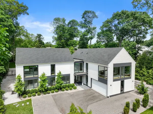 21 White Oak Road, Newton,  02468
