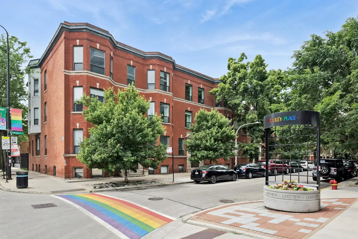 809 W Bradley Place #3, Chicago, IL 60613 - #1