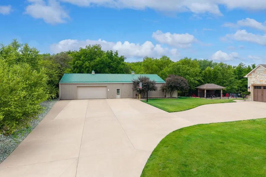 4580 Tanglewood Road, Bettendorf, IA 52722 - #2
